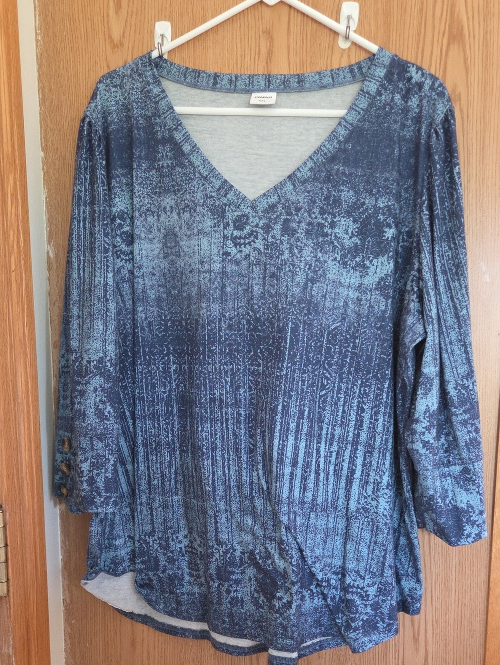 Relaxed V-Neck Long Sleeve Blouse in Speckled Blue